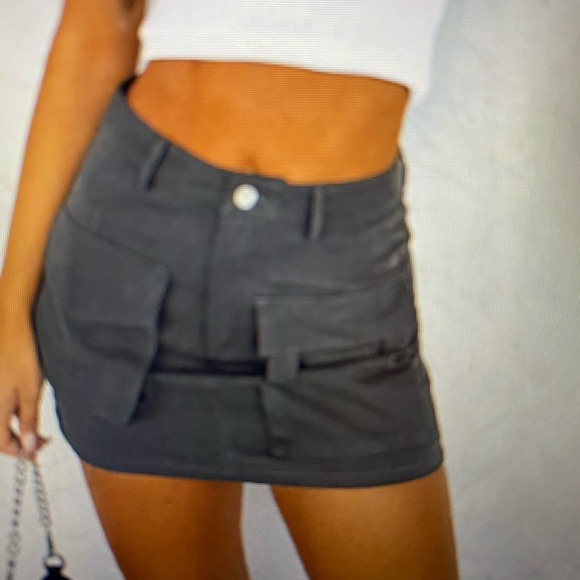 Women’s WhiteFox cargo skirt. NWT. Size Large. Charcoal color. - Picture 5 of 6